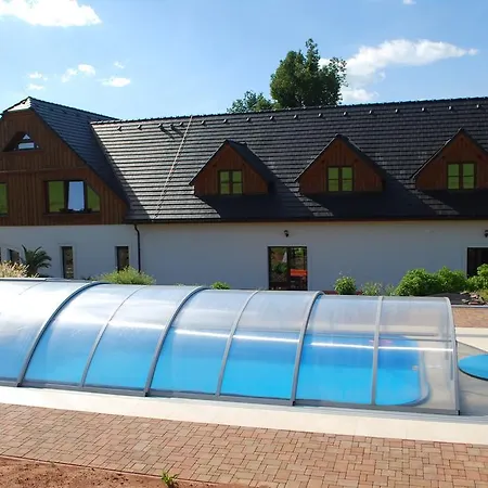 Konukevi Statek Pod Lipou 3*