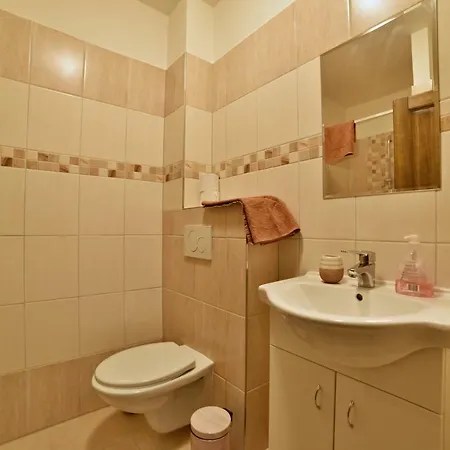 Statek Pod Lipou Konukevi 3*